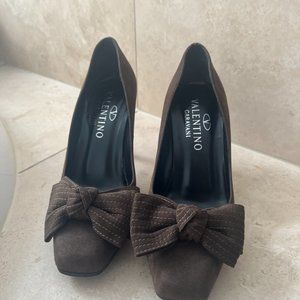 Valentino Garavani brown suede heels - clearance sale. EU 37